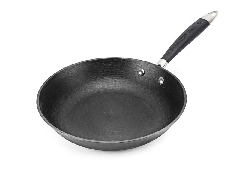 Vavente 24cm Ultra Light Cast Iron Frying Pan – Pre-Seasoned with Silicone Handle