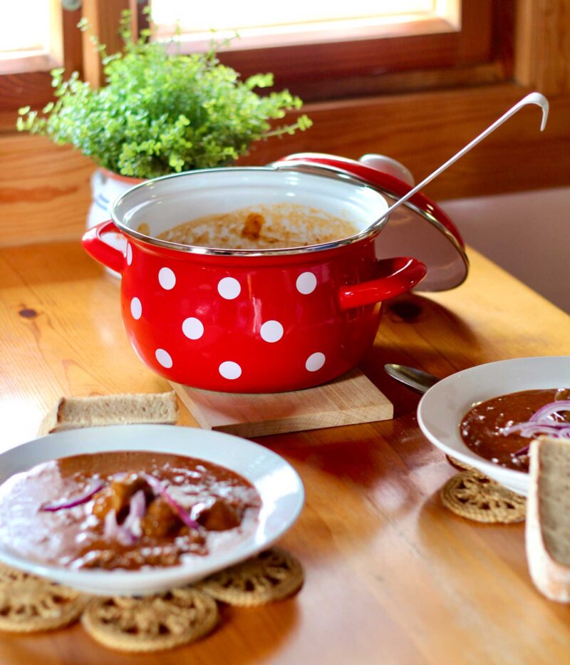 Vavente 20cm Steel Enamel Cookpot DOTS – Durable, Stylish, & Heat-Resistant - Image 2